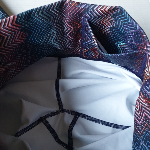 Guru Active Full Length Wide High-Rise Waist Leggings in Multi Color Chevron Sm - Picture 11 of 16